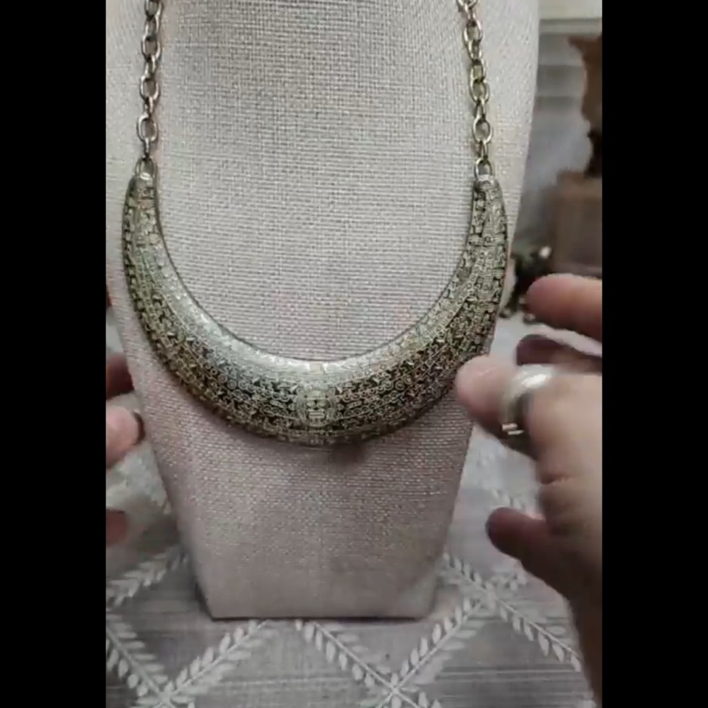 Elegant Gold-tone Necklace